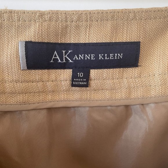 Anne Klein Front-Button A-Line Skirt in Tan with Front‎ Pockets, Size 10 - Picture 3 of 6